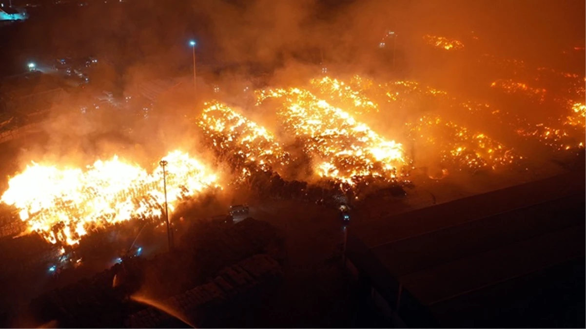 Aydın'da kağıt fabrikasında çıkan yangın hala söndürülemedi